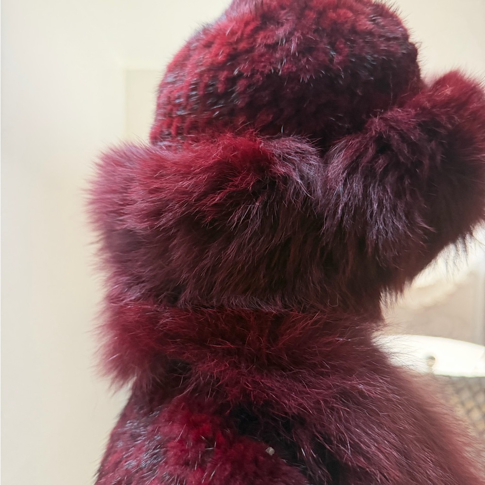 Elegant Burgundy Mink Fur ponchos and hat set - Picture 6 of 7